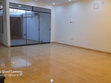 VENDO CASA DE ESTRENO CON VISTA AL PARQUE EN MIRAFLORES COUNTRY CLUB