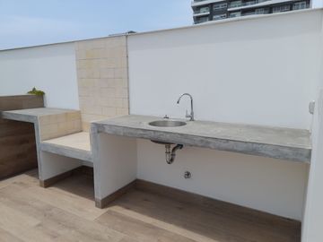 VENDO PENTHOUSE DE ESTRENO AREA TECHADA 190 MTS2 Y TERRAZA 61 MTS2. MIRAFLORES