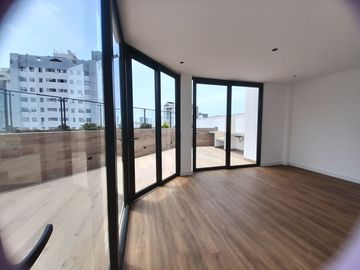 VENDO PENTHOUSE DE ESTRENO AREA TECHADA 190 MTS2 Y TERRAZA 61 MTS2. MIRAFLORES