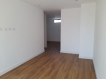 VENDO PENTHOUSE DE ESTRENO AREA TECHADA 190 MTS2 Y TERRAZA 61 MTS2. MIRAFLORES
