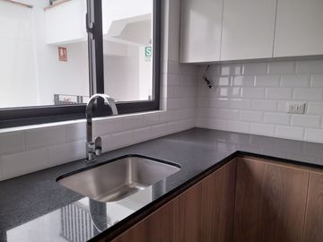 VENDO PENTHOUSE DE ESTRENO AREA TECHADA 190 MTS2 Y TERRAZA 61 MTS2. MIRAFLORES