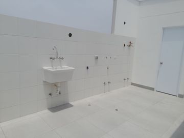 VENDO PENTHOUSE DE ESTRENO AREA TECHADA 190 MTS2 Y TERRAZA 61 MTS2. MIRAFLORES