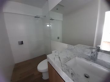 VENDO PENTHOUSE DE ESTRENO AREA TECHADA 190 MTS2 Y TERRAZA 61 MTS2. MIRAFLORES