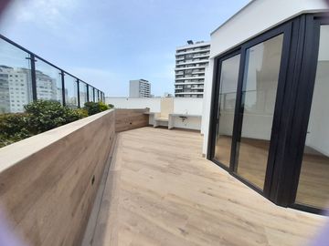 VENDO PENTHOUSE DE ESTRENO AREA TECHADA 190 MTS2 Y TERRAZA 61 MTS2. MIRAFLORES