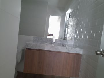 VENDO PENTHOUSE DE ESTRENO AREA TECHADA 190 MTS2 Y TERRAZA 61 MTS2. MIRAFLORES