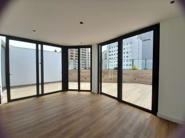 VENDO PENTHOUSE DE ESTRENO AREA TECHADA 190 MTS2 Y TERRAZA 61 MTS2. MIRAFLORES
