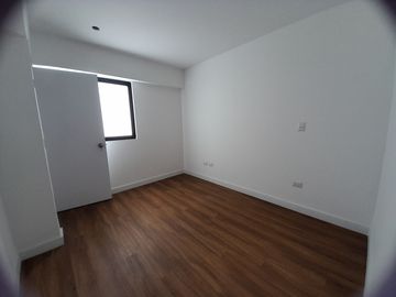 VENDO PENTHOUSE DE ESTRENO AREA TECHADA 190 MTS2 Y TERRAZA 61 MTS2. MIRAFLORES