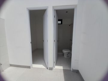 VENDO PENTHOUSE DE ESTRENO AREA TECHADA 190 MTS2 Y TERRAZA 61 MTS2. MIRAFLORES