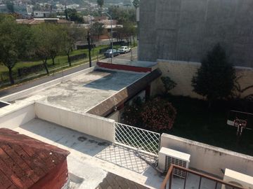 MAGNIFICA OPORTUNIDA 1,100 M T Y 670 M C. ESQUINA EN AVE PRINCIPAL , FRENTE A PARQUE CONTRY 1ER S.