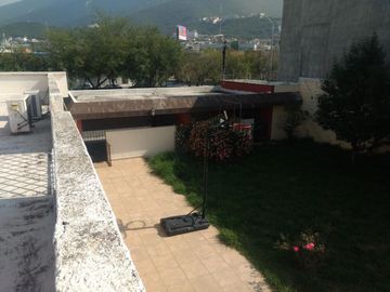 MAGNIFICA OPORTUNIDA 1,100 M T Y 670 M C. ESQUINA EN AVE PRINCIPAL , FRENTE A PARQUE CONTRY 1ER S.
