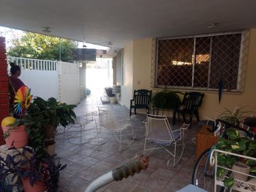 MAGNIFICA OPORTUNIDA 1,100 M T Y 670 M C. ESQUINA EN AVE PRINCIPAL , FRENTE A PARQUE CONTRY 1ER S.