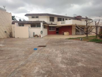 MAGNIFICA OPORTUNIDA 1,100 M T Y 670 M C. ESQUINA EN AVE PRINCIPAL , FRENTE A PARQUE CONTRY 1ER S.