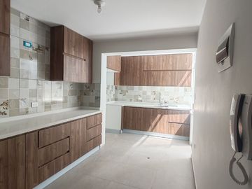 DEPARTAMENTO 1ER PISO CERCA AL MALL AVENTURA Y LAMBRAMANI