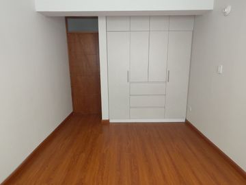 DEPARTAMENTO 1ER PISO CERCA AL MALL AVENTURA Y LAMBRAMANI
