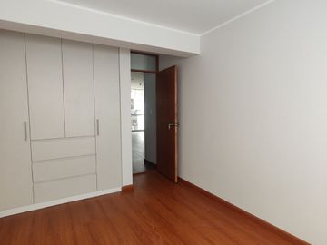 DEPARTAMENTO 1ER PISO CERCA AL MALL AVENTURA Y LAMBRAMANI