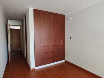 DEPARTAMENTO 1ER PISO CERCA AL MALL AVENTURA Y LAMBRAMANI