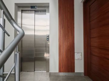 DEPARTAMENTO 1ER PISO CERCA AL MALL AVENTURA Y LAMBRAMANI