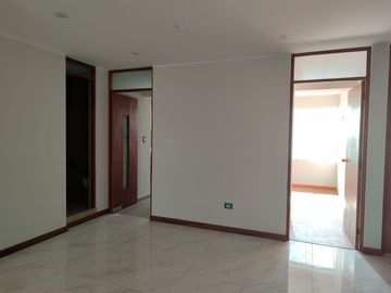 DEPARTAMENTO 1ER PISO CERCA AL MALL AVENTURA Y LAMBRAMANI