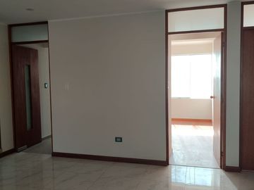 DEPARTAMENTO 1ER PISO CERCA AL MALL AVENTURA Y LAMBRAMANI
