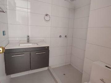 DEPARTAMENTO 1ER PISO CERCA AL MALL AVENTURA Y LAMBRAMANI