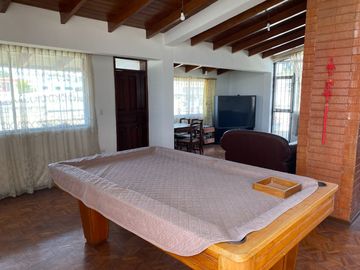 VENTA CASA CON 2 DEPARTAMENTOS Y UN LOCALCOMERCIAL, SECTOR EL CONDADO