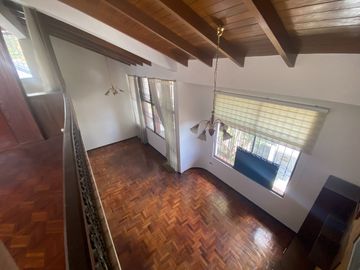 VENTA CASA CON 2 DEPARTAMENTOS Y UN LOCALCOMERCIAL, SECTOR EL CONDADO