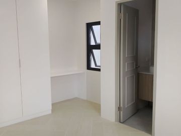 Brand New House and lot For sale 5 Bedroom and 2 Car garage in Greenwoods Pasig City PH2812