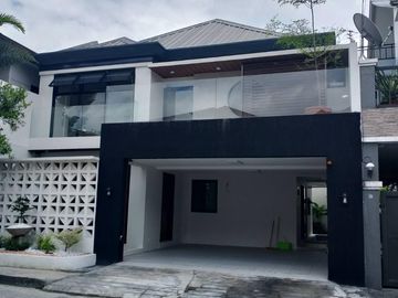 Brand New House and lot For sale 5 Bedroom and 2 Car garage in Greenwoods Pasig City PH2812
