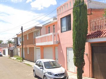 CASA EN VENTA EN EL FRACC. JARDINES DE DURANGO, DURANGO