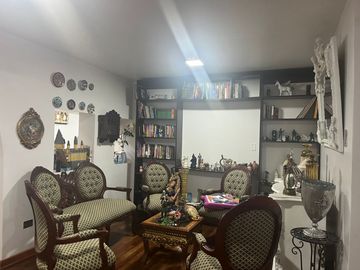 CASA CONFORTABLE  6 DORMITORIOS AL LADO DE PARQUE EN ZONA RESIDENCIAL DE PUEBLO LIBRE