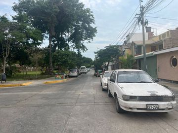 CASA CONFORTABLE  6 DORMITORIOS AL LADO DE PARQUE EN ZONA RESIDENCIAL DE PUEBLO LIBRE
