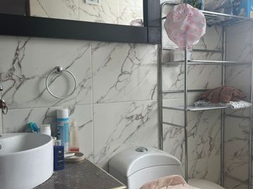 CASA CONFORTABLE  6 DORMITORIOS AL LADO DE PARQUE EN ZONA RESIDENCIAL DE PUEBLO LIBRE