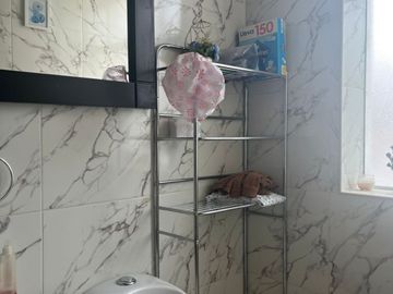 CASA CONFORTABLE  6 DORMITORIOS AL LADO DE PARQUE EN ZONA RESIDENCIAL DE PUEBLO LIBRE