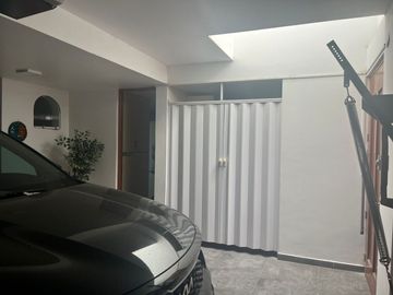 CASA CONFORTABLE  6 DORMITORIOS AL LADO DE PARQUE EN ZONA RESIDENCIAL DE PUEBLO LIBRE