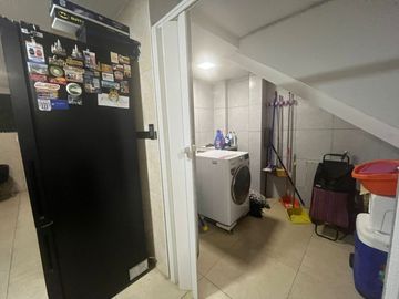 CASA CONFORTABLE  6 DORMITORIOS AL LADO DE PARQUE EN ZONA RESIDENCIAL DE PUEBLO LIBRE