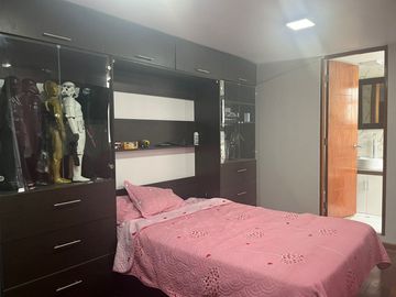 CASA CONFORTABLE  6 DORMITORIOS AL LADO DE PARQUE EN ZONA RESIDENCIAL DE PUEBLO LIBRE
