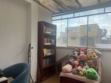 CASA CONFORTABLE  6 DORMITORIOS AL LADO DE PARQUE EN ZONA RESIDENCIAL DE PUEBLO LIBRE