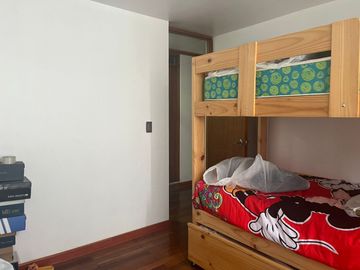 CASA CONFORTABLE  6 DORMITORIOS AL LADO DE PARQUE EN ZONA RESIDENCIAL DE PUEBLO LIBRE