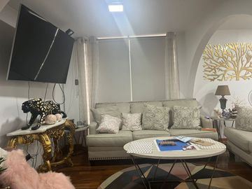CASA CONFORTABLE  6 DORMITORIOS AL LADO DE PARQUE EN ZONA RESIDENCIAL DE PUEBLO LIBRE