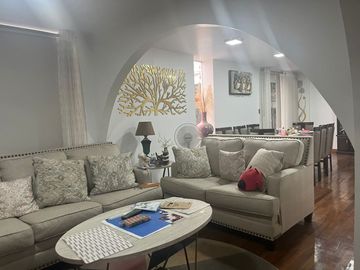 CASA CONFORTABLE  6 DORMITORIOS AL LADO DE PARQUE EN ZONA RESIDENCIAL DE PUEBLO LIBRE
