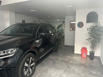 CASA CONFORTABLE  6 DORMITORIOS AL LADO DE PARQUE EN ZONA RESIDENCIAL DE PUEBLO LIBRE