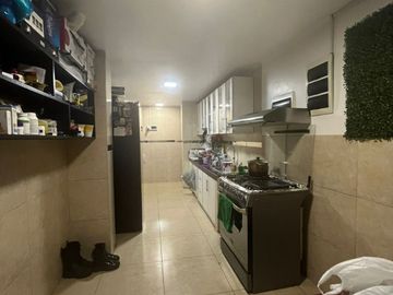 CASA CONFORTABLE  6 DORMITORIOS AL LADO DE PARQUE EN ZONA RESIDENCIAL DE PUEBLO LIBRE