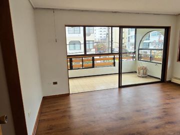 Viña, Poniente, 3 dormitorios + servicio, terraza cerrada, estacionamiento