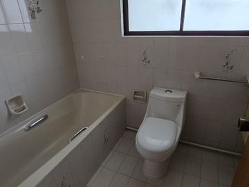 Viña, Poniente, 3 dormitorios + servicio, terraza cerrada, estacionamiento