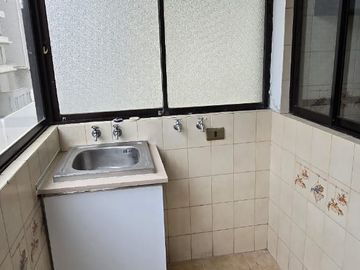 Viña, Poniente, 3 dormitorios + servicio, terraza cerrada, estacionamiento