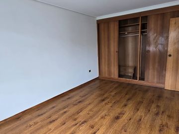 Viña, Poniente, 3 dormitorios + servicio, terraza cerrada, estacionamiento
