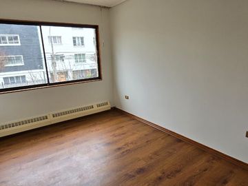 Viña, Poniente, 3 dormitorios + servicio, terraza cerrada, estacionamiento