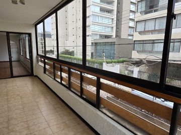 Viña, Poniente, 3 dormitorios + servicio, terraza cerrada, estacionamiento