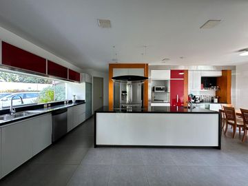 VENTA DE CASA CALLE 11 URBANIZACION LOS PORTALES LA MOLINA