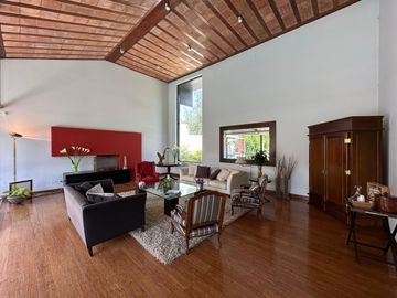 VENTA DE CASA CALLE 11 URBANIZACION LOS PORTALES LA MOLINA
